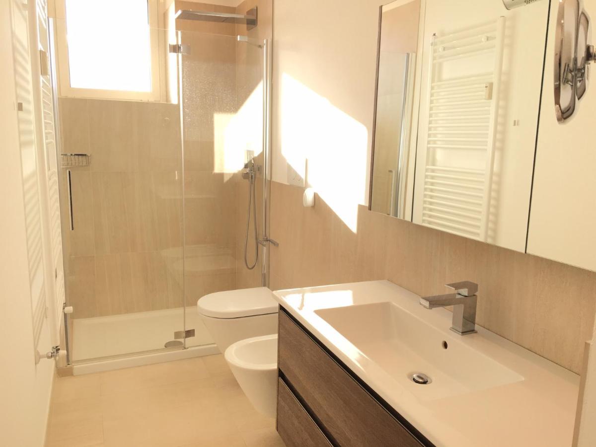 Attico Palazzo Di Vetro Apartment Луино Екстериор снимка